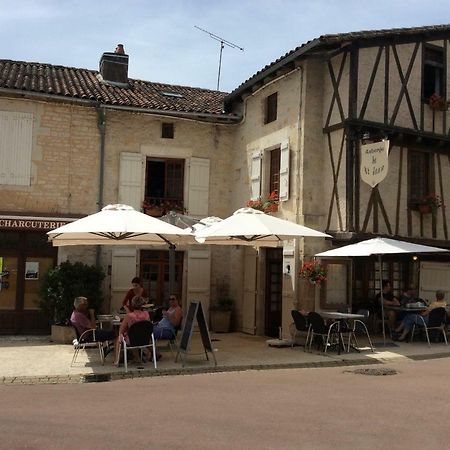 La Vieille Maison Rose Bed and Breakfast Nanteuil-en-Vallée Exteriör bild