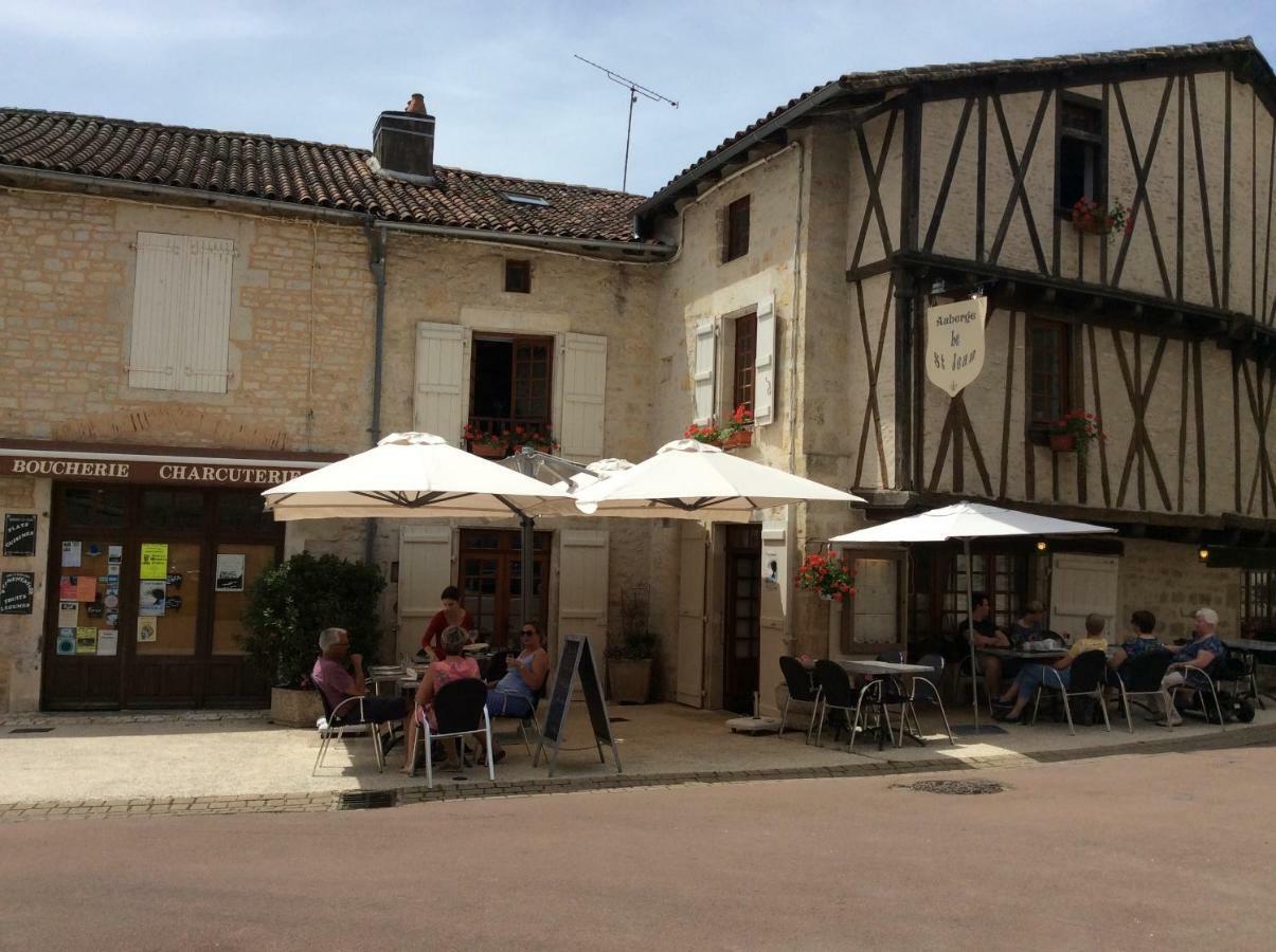 La Vieille Maison Rose Bed and Breakfast Nanteuil-en-Vallée Exteriör bild