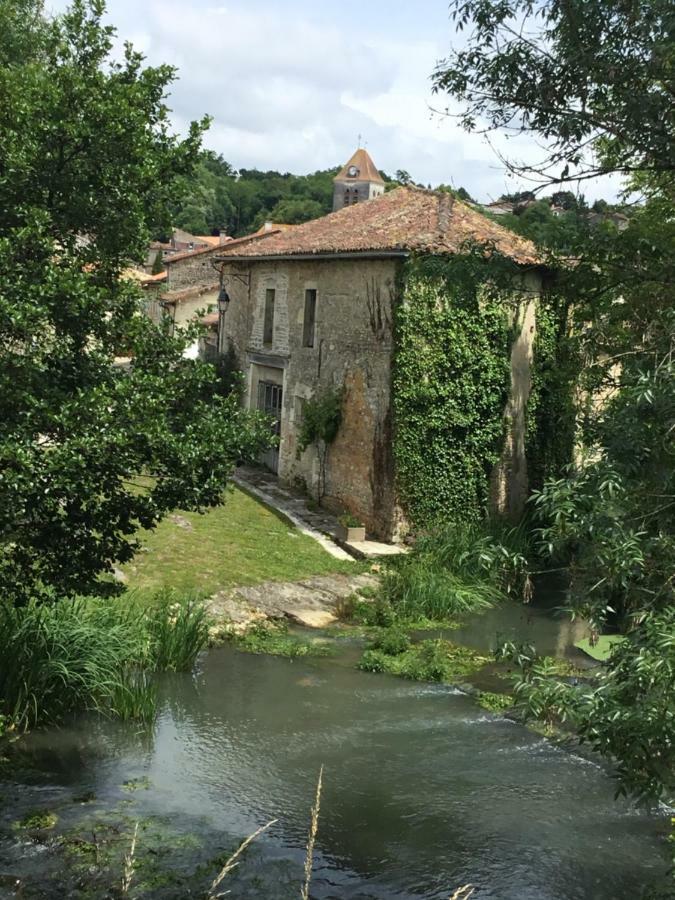 La Vieille Maison Rose Bed and Breakfast Nanteuil-en-Vallée Exteriör bild