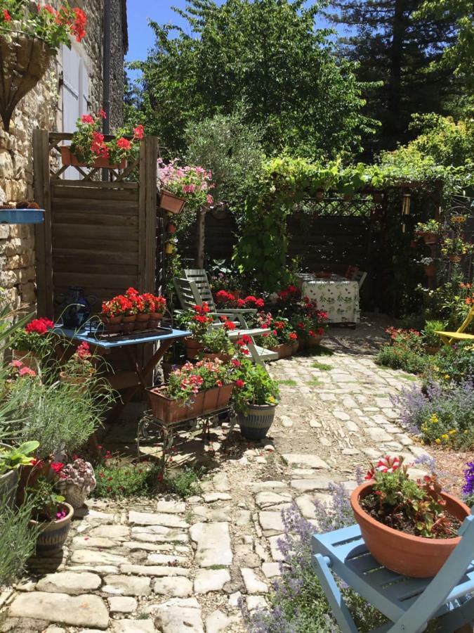 La Vieille Maison Rose Bed and Breakfast Nanteuil-en-Vallée Exteriör bild